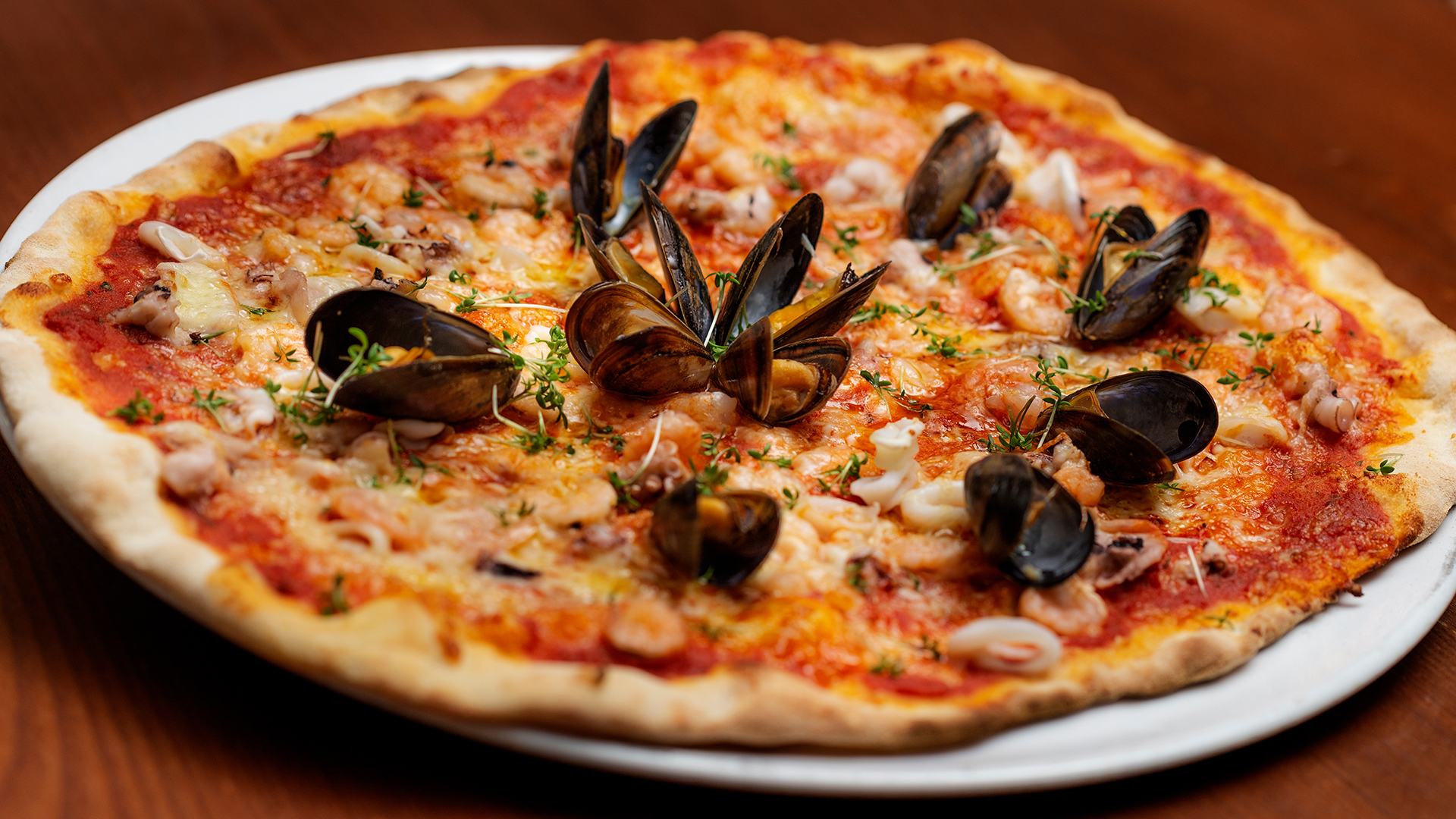 Lasergravur, Druckzylinder, Druckverfahren, vorbereiten, Kunde, Endprodukt, Druckfilm, Film, PostScript-Datei, PDF-Datei, Projekt, Bücher, Zeitschrift, Katalog, Broschüre, Illustration, Werbeagentur, Verlag, Druckerei, fachlich, korrekt, PDF-Dokument, Druckvorstufen-Abteilung, Druckformenherstellung, Druckplatte, Tiefdruckzylinder, Druckauftrag, Druckdaten, Software, Database Publishing, Beruf, Auftragsvergabe, gedruckt, Auftragsvolumen, Flexodruck, Auftragserteilung, Information, Auflagenhöhe, Papier, Karton, Kunststoff, Anzahl, Art, Druckfarbe, Weiterverarbeitung, Versandliste, Anordnen, einzeln, Seite, Druckdatei, Druckbogen, Vorderseite, Schöndruck, Rückseite, Widerdruck, Berechnung, Seitenaufbau, Platzierung, richtig, Reihenfolge, Falzen, Schneiden, speziell, Ausschieß-Software, ApogeeX, AGFA, Prinect Signa Station, HEIDELBERG, Preps, Kodak, GRAPHIAware Nicola, GRAPHIA, Imposition Publisher, Farrukh Systems, Element, Plattenstand, platziert, Minispots, Messelement, Raster, Volltonfeld, Farbkontrolle, Prozesskontrolle