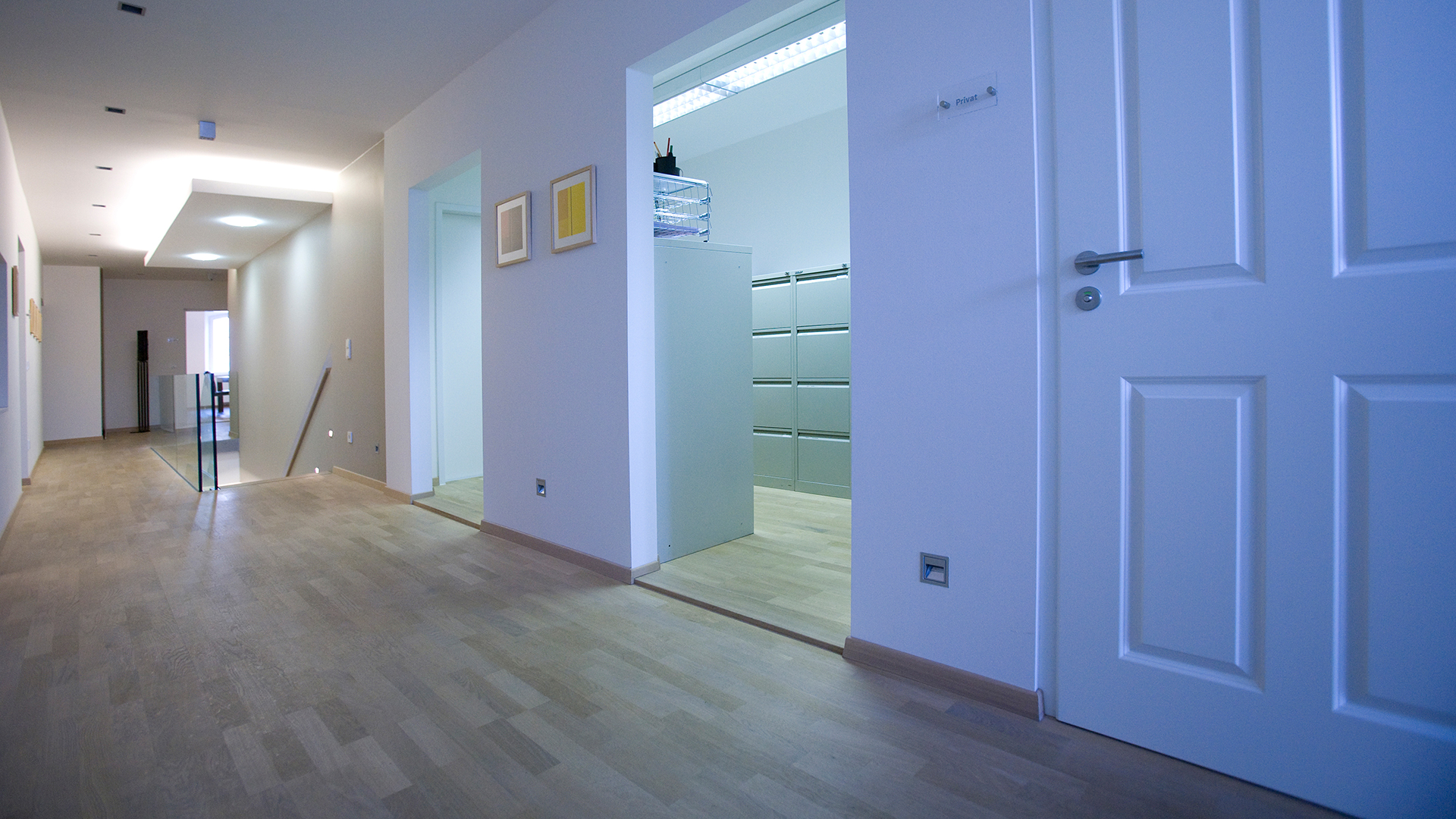 besorgen, Kunde, Teilbereich, unterstützen, Film, Art-Direction, Hand, Filmproduktionspartner, Erklärvideo, Tutorial, Sprachgebrauch, schriftlich, filmisch, Gebrauchsanleitung, Anleitung, Thema, Vorgang, Funktion, Erklärung, Tutorien, klein, Unterrichtseinheit, Vorlesungsinhalt, Aufgabe, besprochen, Frage, erläutern, gelernt, lernen, Workshop, präsentieren, Lehrkraft, Kurs, Gebrauchsanweisung, arbeiten, Menschen, lieber, kurz, gut, gemacht, komplex, Produkt, Dienstleistung, verstehen, Plus, Soziale Medien, Social media, besser, teilen, Website-Intro, Hero, Bewegtbild, attraktiv, Hingucker, stark, Image, sorgfältig, Voraussetzung, Ladezeit, lang, fehlerhaft, Darstellung, Schuss, Animationsvideo, Botschaft, real, weniger, transport, Animationsfilm, Animiert, Grafik, Illustration, kostengünstig, Vorteil, CI, Corporate Identity, Gesellschaft, Firma, Identität, Gesamtheit, Merkmal, Unternehmen, Kennzeichen, Unterschied, Selbstbild, Fremdbild, Strategie, Unternehmensführung, Teil, Unternehmenskommunikation, Social Spot, Klickrate, Idealfall