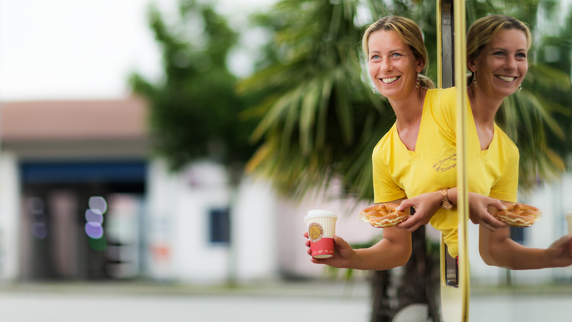 UX-Pionier, Symbole, Muster, Suchleiste, Kontrast, Bewegung, erregen, Animation, Bildschirm, sparsam, Wirkung, Weißraum, Negativraum, Fotograf, Kunstschaffender, Gleichgewicht, Prinzip, Objekt, trennen, gruppieren, Gemeinsamkeit, Navigationsmenü, Blog-Kategorie, Kurzzeitgedächtnis, hilfreich, Recherche, Screen, Minimalismus, Bedienelement, Distanz, Textfeld, Kommentar, Dropdown-Menü, Rechtsklick, Effizienz, Reinkultur, Mauszeiger, Webgestaltung, Reichweite, Typografie, Vergessenheit, Meinung, witzig, locker, seriös, professionell, schlicht, subtil, Slogan, Essenz, kurz, knapp, Form, Aussage, Gedächtnis, Empfänger, einprägsam, Wahlspruch, Devise, Maxime, Leitspruch, Leitsatz, Parole, Losung, Motto, Gruppe, Gleichgesinnter, Familie, Organisation, deutlich, Parole, mündlich, schriftlich, Tradition, gemeinschaftlich, Übereinkunft, Werbesprache, Wahlkampf, Schlachtruf, Kriegsgeschrei, Schlagwort, Anleitung, Blog-Artikel, Fließtext, Lesbarkeit, Vordergrund, farbenfroh, Schrift, Verzierung, Seitentitel, Textblock, Standardschrift, einfach