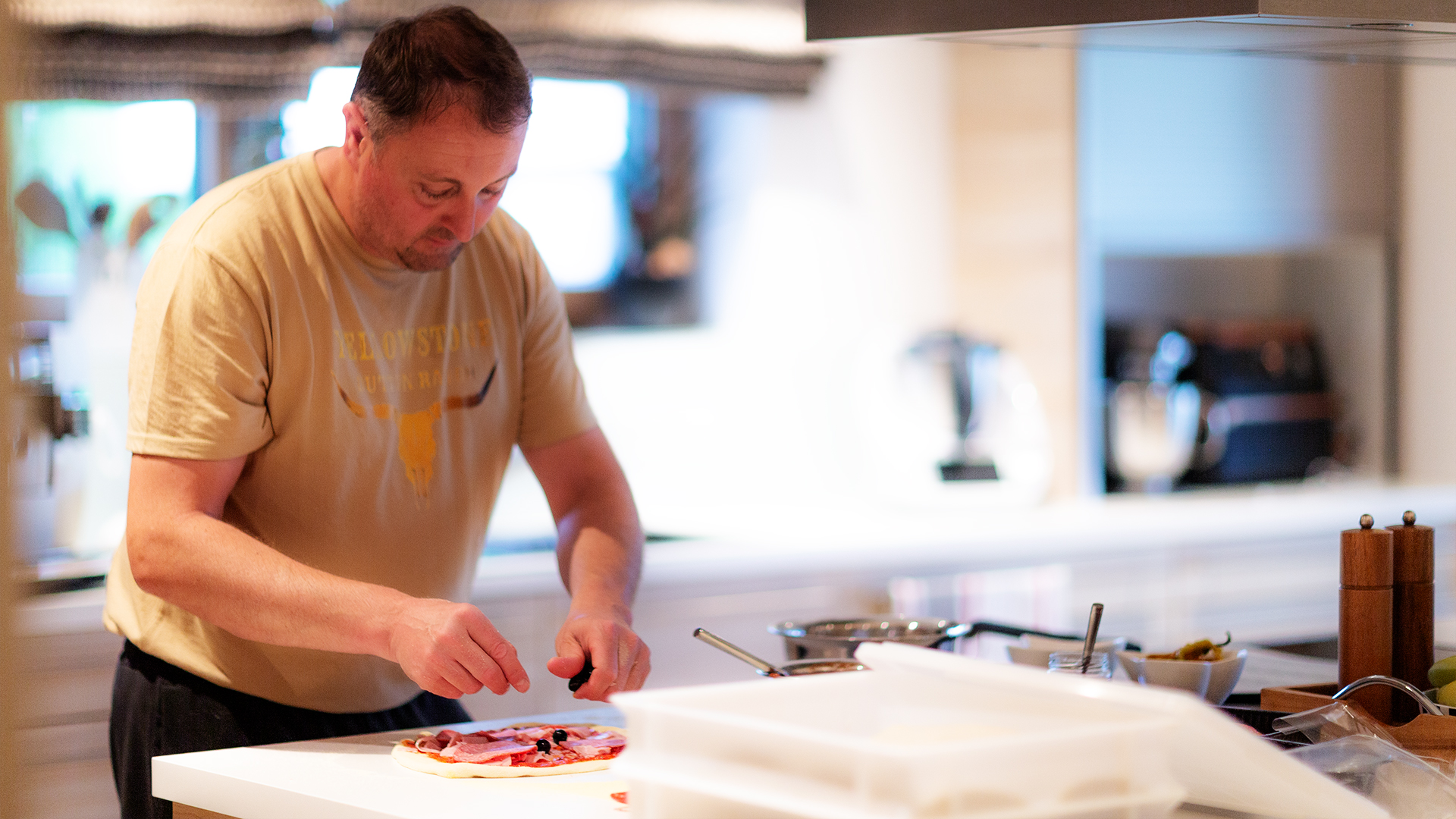 Marken, Markt, südländisch, Flair, Emotionen, duftet, frisch, Cafebar, reges, Treiben, einzigartig, Weinliebhaber, Weinabteilung, Antipasti, Aufstriche, Dolci, Backen, Dessert, BIO-Produkte, Colazione, italienisches Frühstück, Essig, Öl, Fisch, Meeresfrüchte, Geschenkbox, Getränke, Gewürze, Kaffee, Pesto, Saucen, Pistazien, Prosecco, Reis, Snacks, Spirituosen, Süßigkeiten, Abruzzen, Apulien, Basilicata, Emilia Romagna, Kalabrien, Kampanien, Lombardei, Piemont, Sardinien, Sizilien, Südtirol, Toskana, Umbrien, Venetien, Italien, Onlineshop, Fattoria, Bauernhof, Italienisch, Produkte, stammen, alle, authentisch, Familienbetrieb, Liebe, Leidenschaft, Herzblut, Hingabe, herstellen, Gutschein, Bio, Erzeugnisse, Entdecken, Vielfalt, Wein, Antipasti, Pasta, Sorten, Soßen, Pizza, vegan, glutenfrei, Gönnen, verschenken, rein, Genuß, Bottle, Italy, Online, Shop, Bestellen, kaufen, Lieferung, Stöbern, Etiketten, aller, Art, Spezialitäten, Delikatessen, Feinkost, Italienisch, hochwertig, Lebensmittel, Laden, Premium, bester, Qualität, Holen