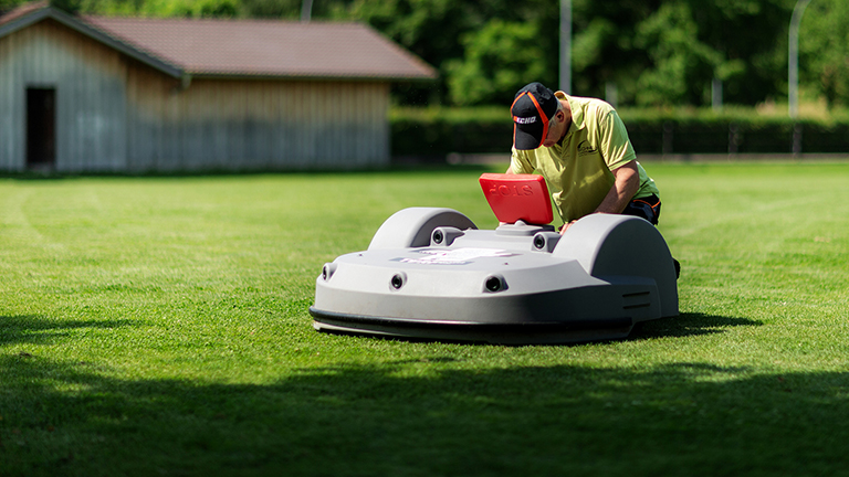 Frisch, Wasseranteil, Bundesimmissionsschutzverordnung, direkt, verbrannt, schädlich, Qualm, Feinstaub, begrenzen, feucht, Kamin, Schaden, anrichten, gesetzlich, vorgeschrieben, Grenzwert, maximal, Holzfeuchte, einhalten, Monat, lang, gründlich, genügend, Zeit, kalkulieren, Kaminholz, optimal, Mindestwert, Jahr, Trocknen, einplanen, sicher, Seite, erkennen, Farbe, verloren, hart, hohl, Klang, klingen, präzise, einschätzen, Holzfeuchtigkeitsmessgerät, korrekt, maßgeblich, fault, schimmelt, Hartholz, Geduld, Weichholz, aufbringen, witterungsempfindlich, Risiko, Holzwurm, einnisten, Freien, innen, Größer, Menge, Feuerholz, geschützt, draußen, südlich, Hauswand, gelangt, Luft, Holzstapel, Wetterseite, Fäulnis, Schimmelbildung, Chance, selbstgebaut, Holzunterstand, effektiv, Regen, Nässe, selbstgebaut, Kaminholzregal, Wohnzimmer, Holzscheit, befüllen, Holzmenge, Keller, Garage, Feuchtigkeit, staut, einzeln, Haus, tragen, getrocknet, Brennholz, sägen, gut, Idee, Wald, Holzdiebstahl, rechnen, schreiben, Forstamt, zeitnah